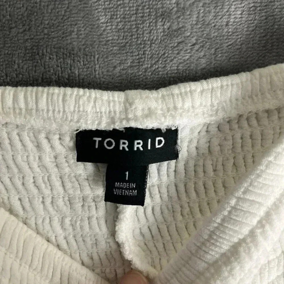 Torrid Size 1 Embroidered Off Shoulder Gauze Top Peasant Smocked Boho Cottage - Picture 2 of 7